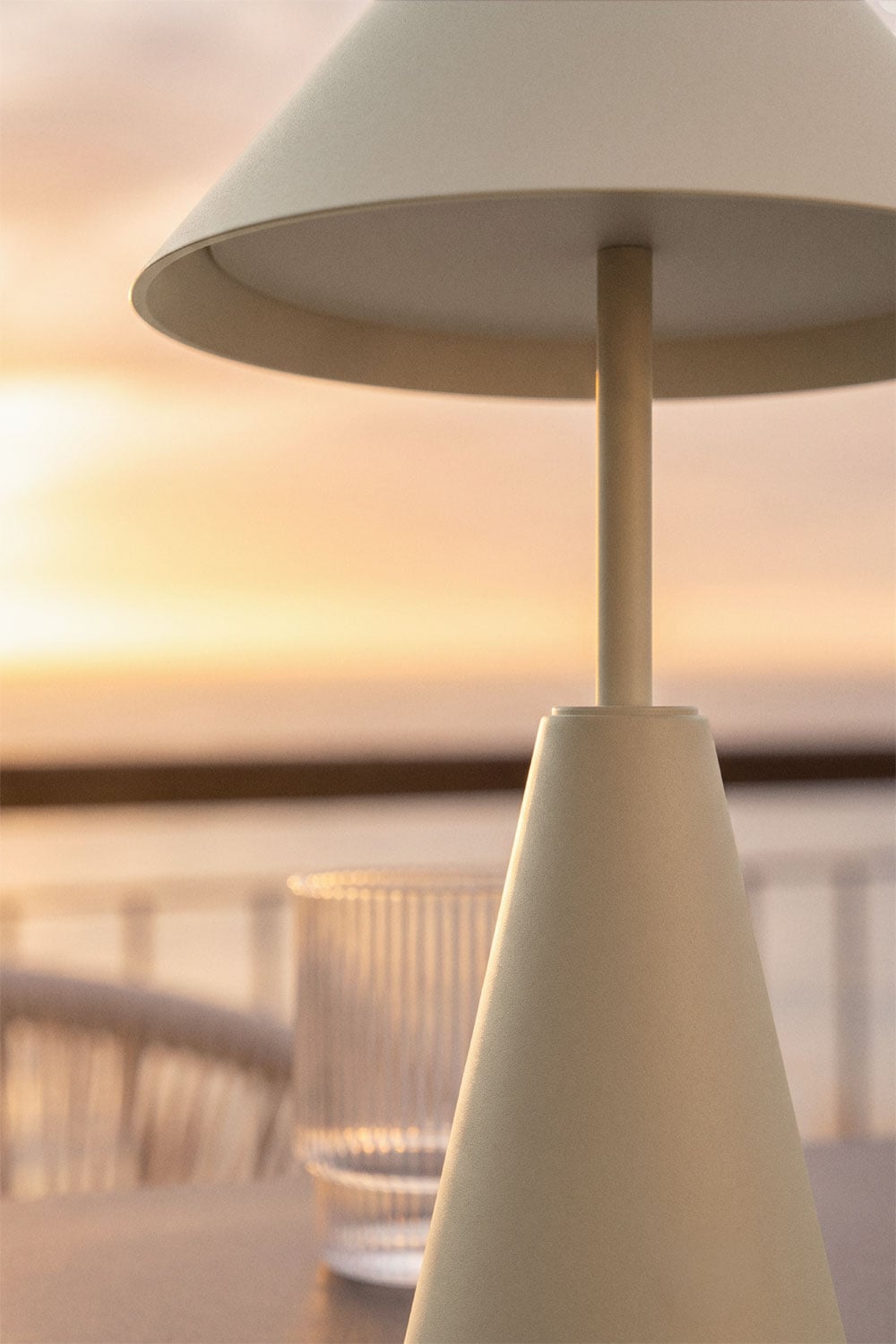 Lámpara de mesa LED inalámbrica para exterior en hierro Alexis, imagen de galer&iacute;a 2