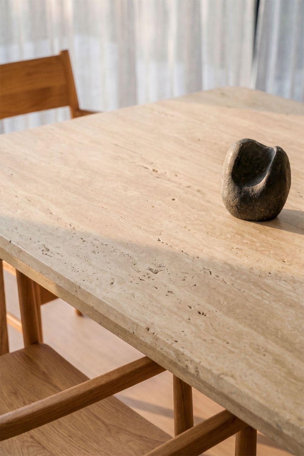 Mesa de comedor rectangular 240x110 cm en travertino Gundemar, imagen de galer&iacute;a 2