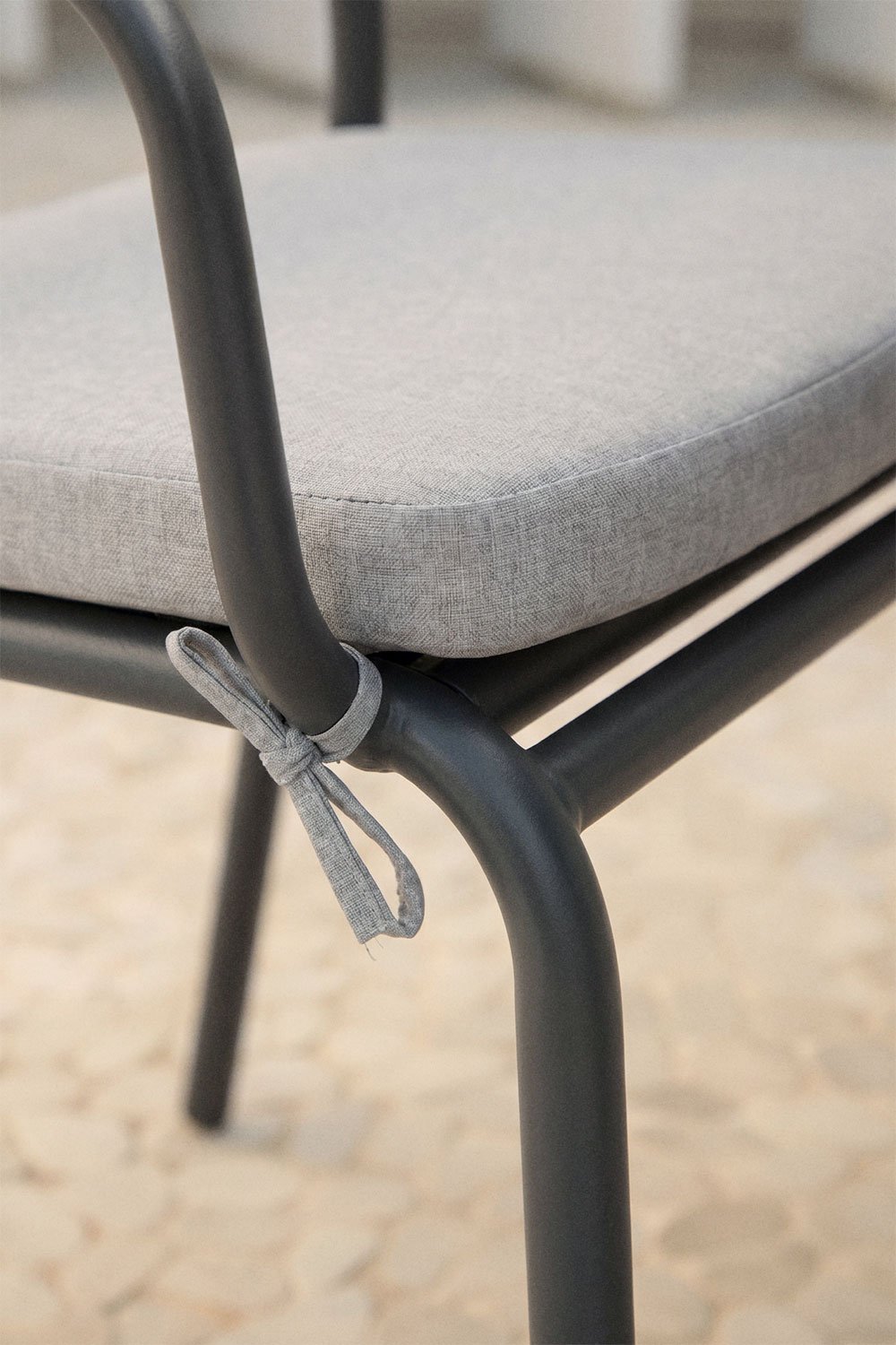 Silla de jardín apilable con reposabrazos en cuerda trenzada Arhiza, imagen de galer&iacute;a 2