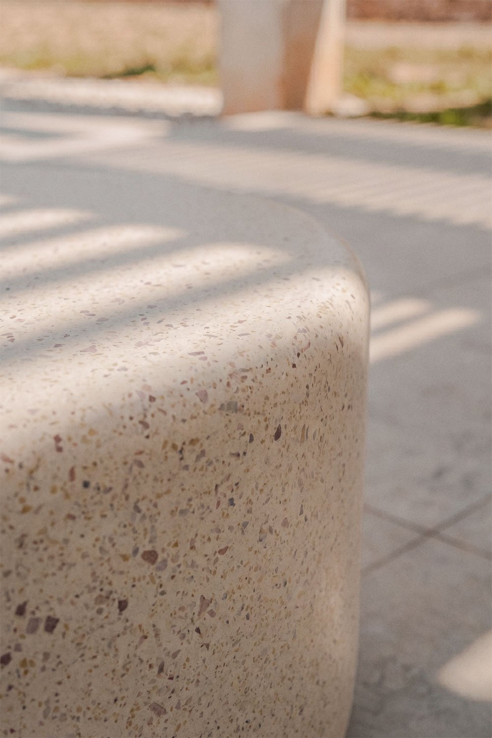 Mesa de centro para jardín redonda Ø90 cm en cemento Elyndra, imagen de galer&iacute;a 2