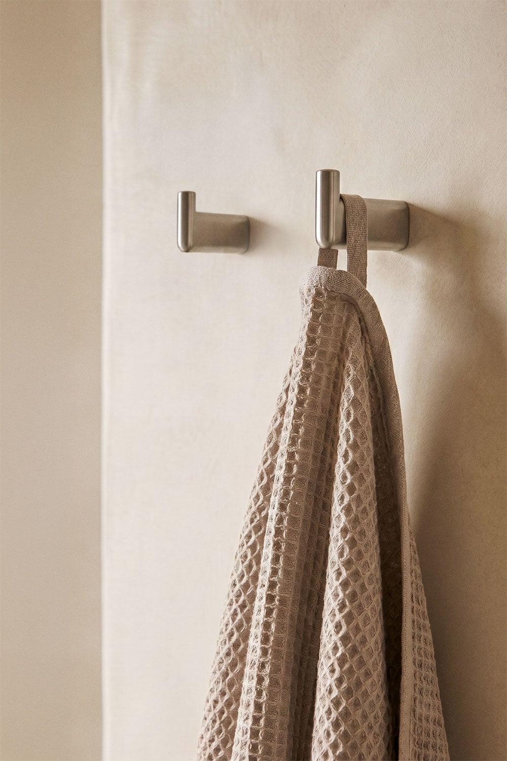 Percha para baño en acero inoxidable y gris cepillado Rovent, imagen de galer&iacute;a 2