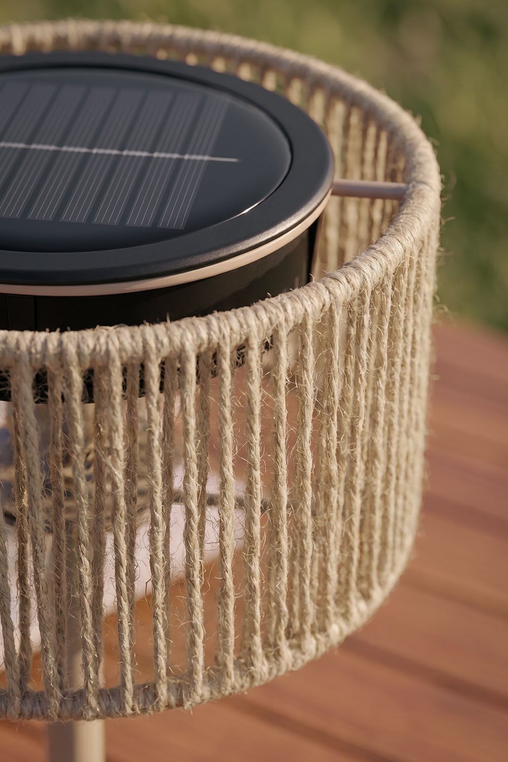 Lámpara de mesa solar LED inalámbrica para exterior en hierro y cuerda trenzada Krabi, imagen de galer&iacute;a 2