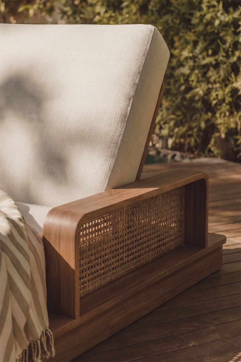 Tumbona en madera de acacia Noira, imagen de galer&iacute;a 2