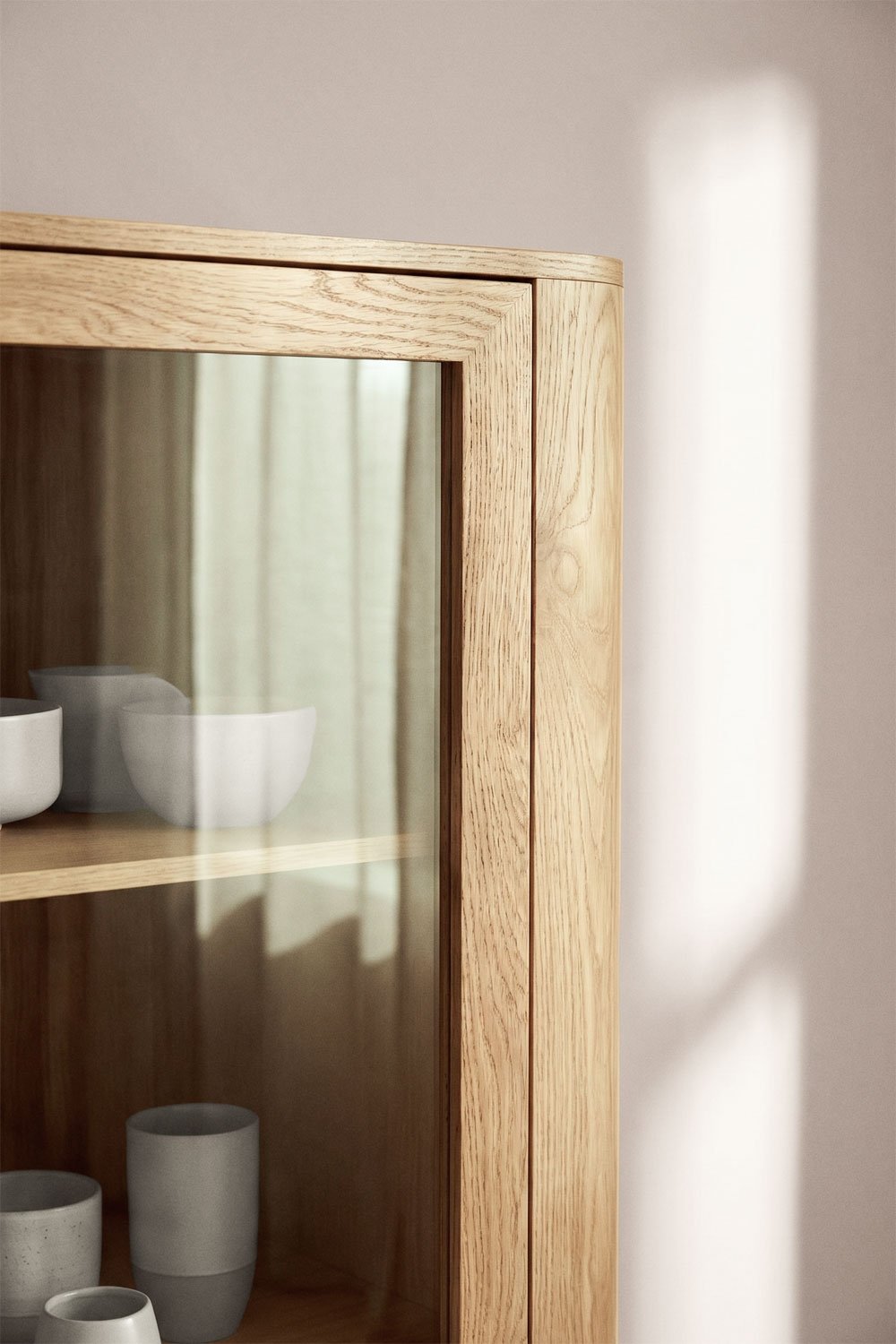 Vitrina en MDF y cristal templado Walia, imagen de galer&iacute;a 2