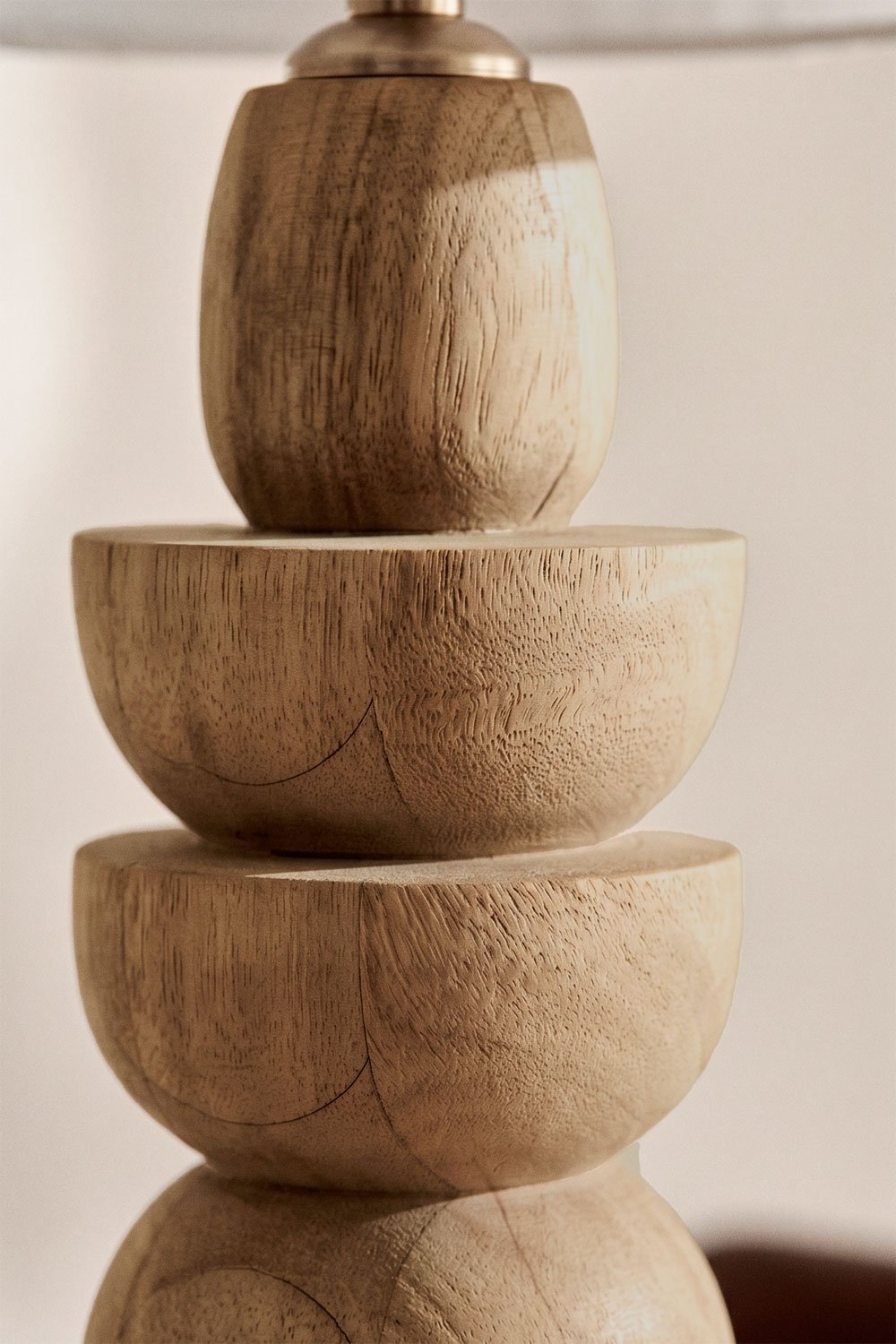 Lámpara de mesa en madera de mango Koski, imagen de galer&iacute;a 2