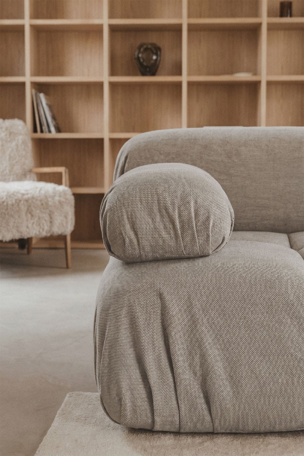 Sofá modular de 2 piezas y puff en bouclé envasado al vacío Kendall , imagen de galer&iacute;a 2