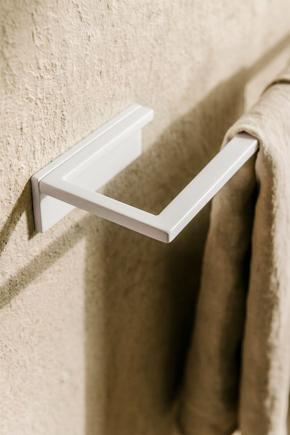 Toallero de pared con barra 60 cm para baño en acero inoxidable y blanco Jalter, imagen de galer&iacute;a 2