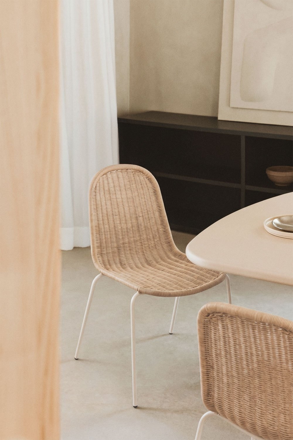 Silla de comedor apilable en ratán sintético Reiven , imagen de galer&iacute;a 1