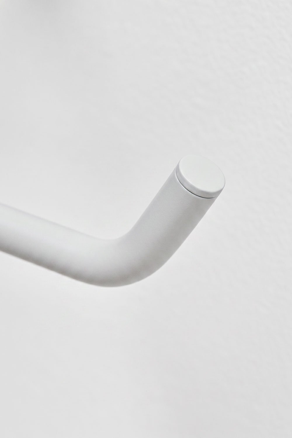 Toallero de pared con barra 30 cm para baño en acero inoxidable blanco Rovent, imagen de galer&iacute;a 6