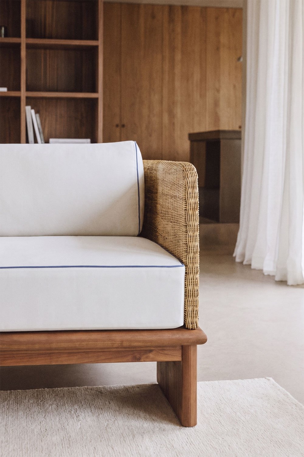 Conjunto de salón con sofá de 3 plazas, 2 sillones y 2 mesas de centro 70x70 cm en ratán y madera de acacia Famara, imagen de galer&iacute;a 2