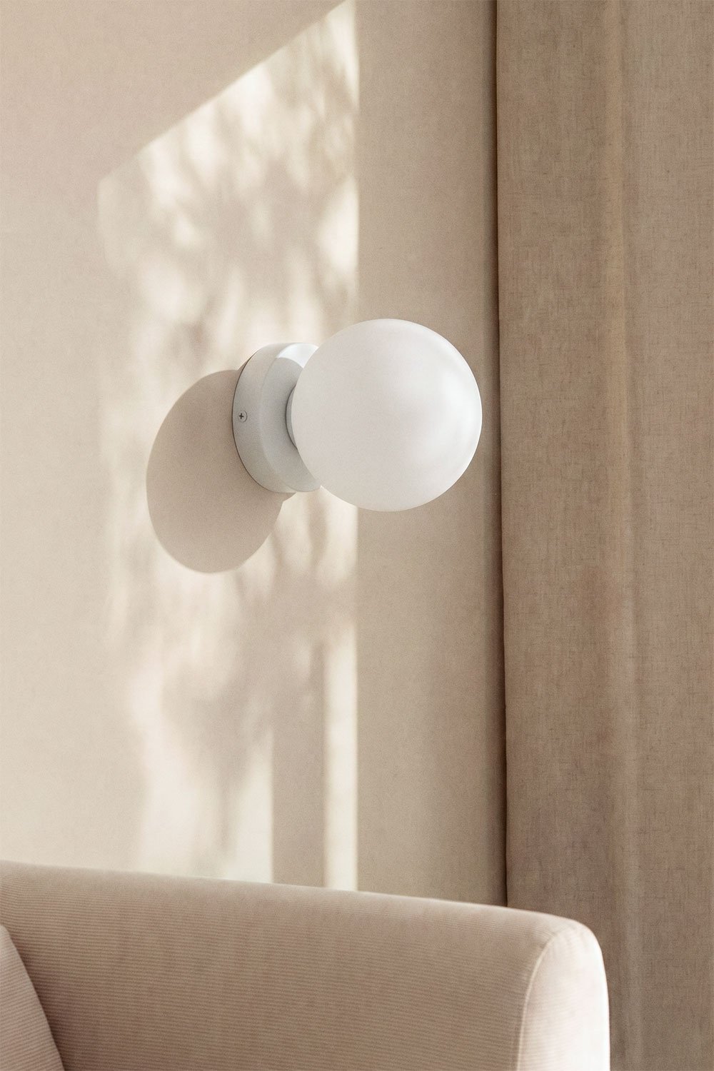 Aplique de pared en acero inoxidable con bola de cristal Uvol Traditional, imagen de galer&iacute;a 1