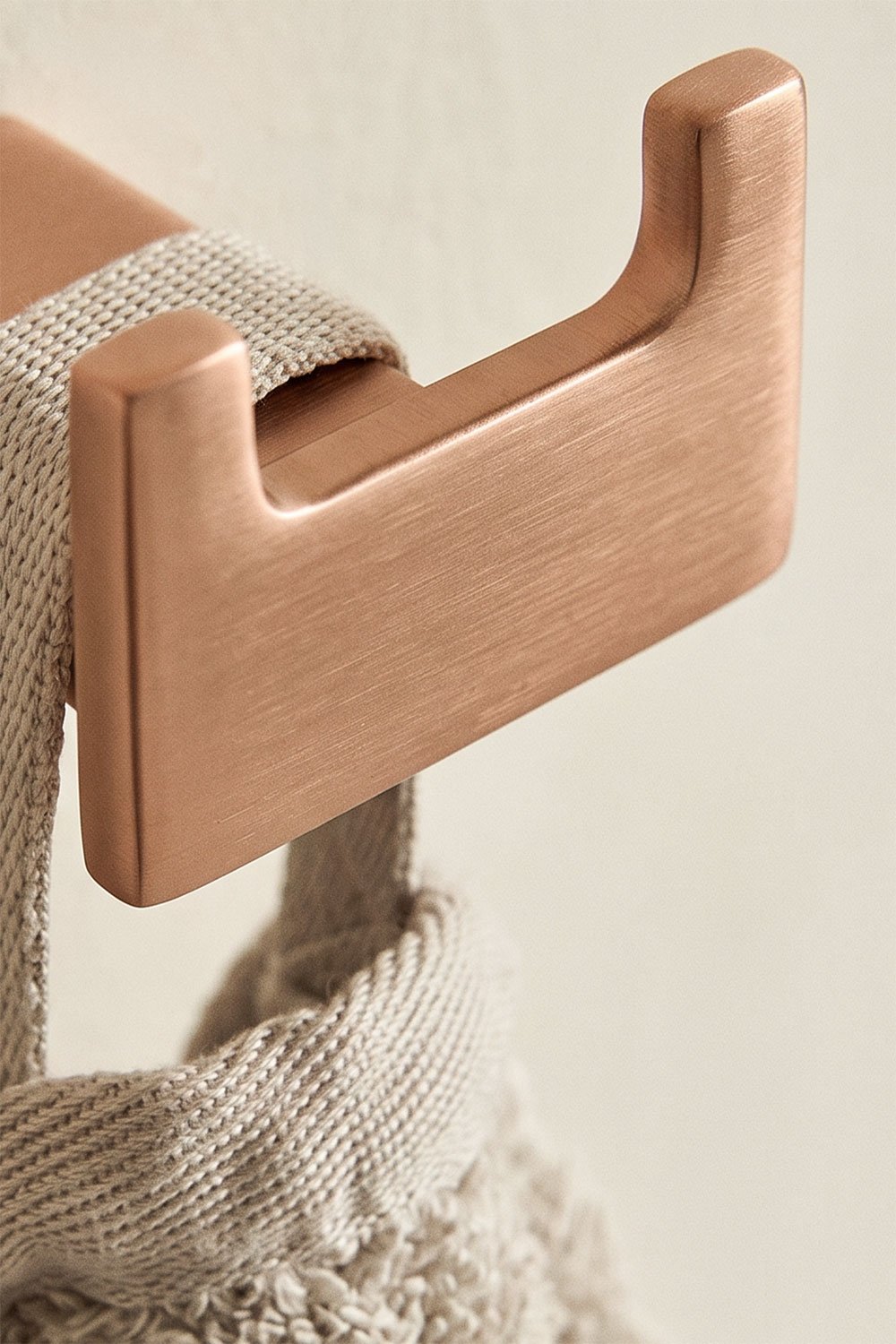 Percha para baño en acero inoxidable oro rosa cepillado Olvam, imagen de galer&iacute;a 2