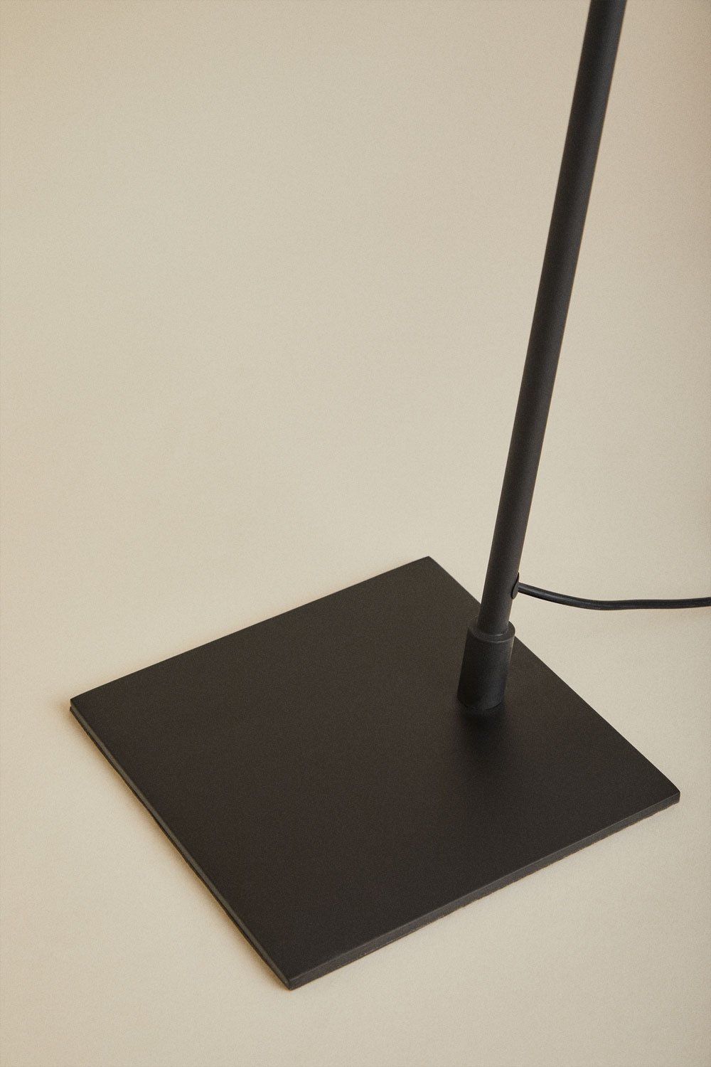 Lámpara de mesa LED en metal Valtyn, imagen de galer&iacute;a 9