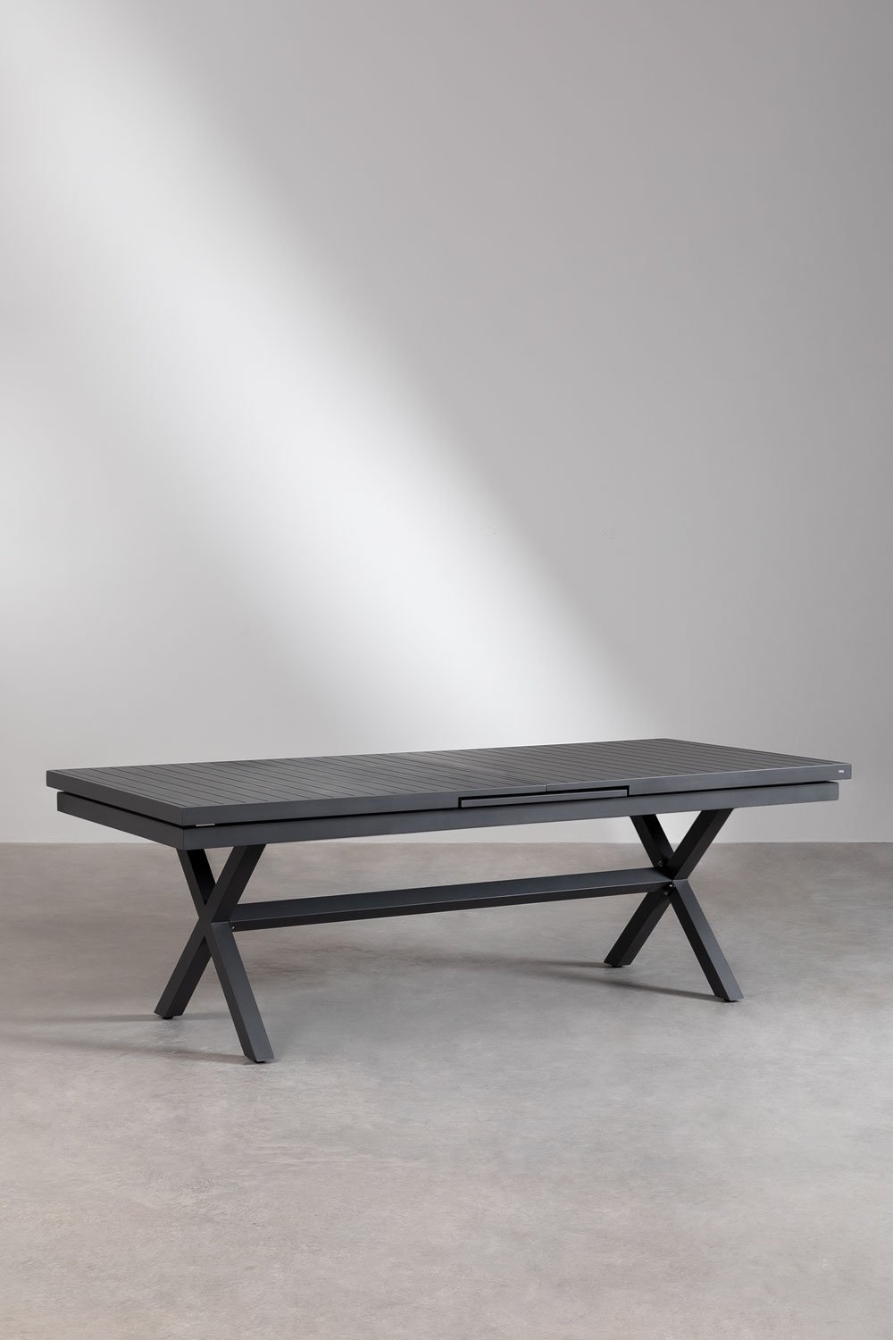 Set de mesa rectangular 240-300x100 cm extensible en aluminio Karena y 10 sillas de comedor apilables en polipropileno Omara, imagen de galer&iacute;a 4