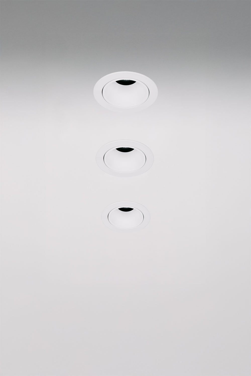 Pack de 3 downlights LED empotrables con marcos redondos Ø5 cm para exterior en aluminio Orelva, imagen de galeria 1