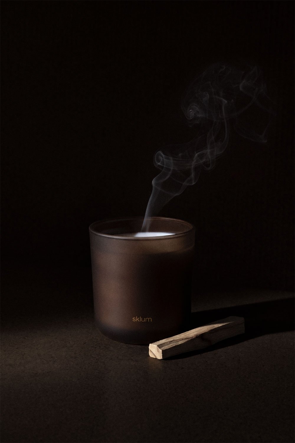 Vela aromática en vidrio Amber Woods, imagen de galer&iacute;a 1