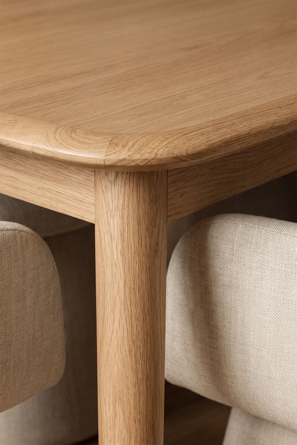 Set de mesa extensible 220-320x95 cm en madera de roble Treveris y 8 sillas de comedor con reposabrazos en tela Erica, imagen de galer&iacute;a 2