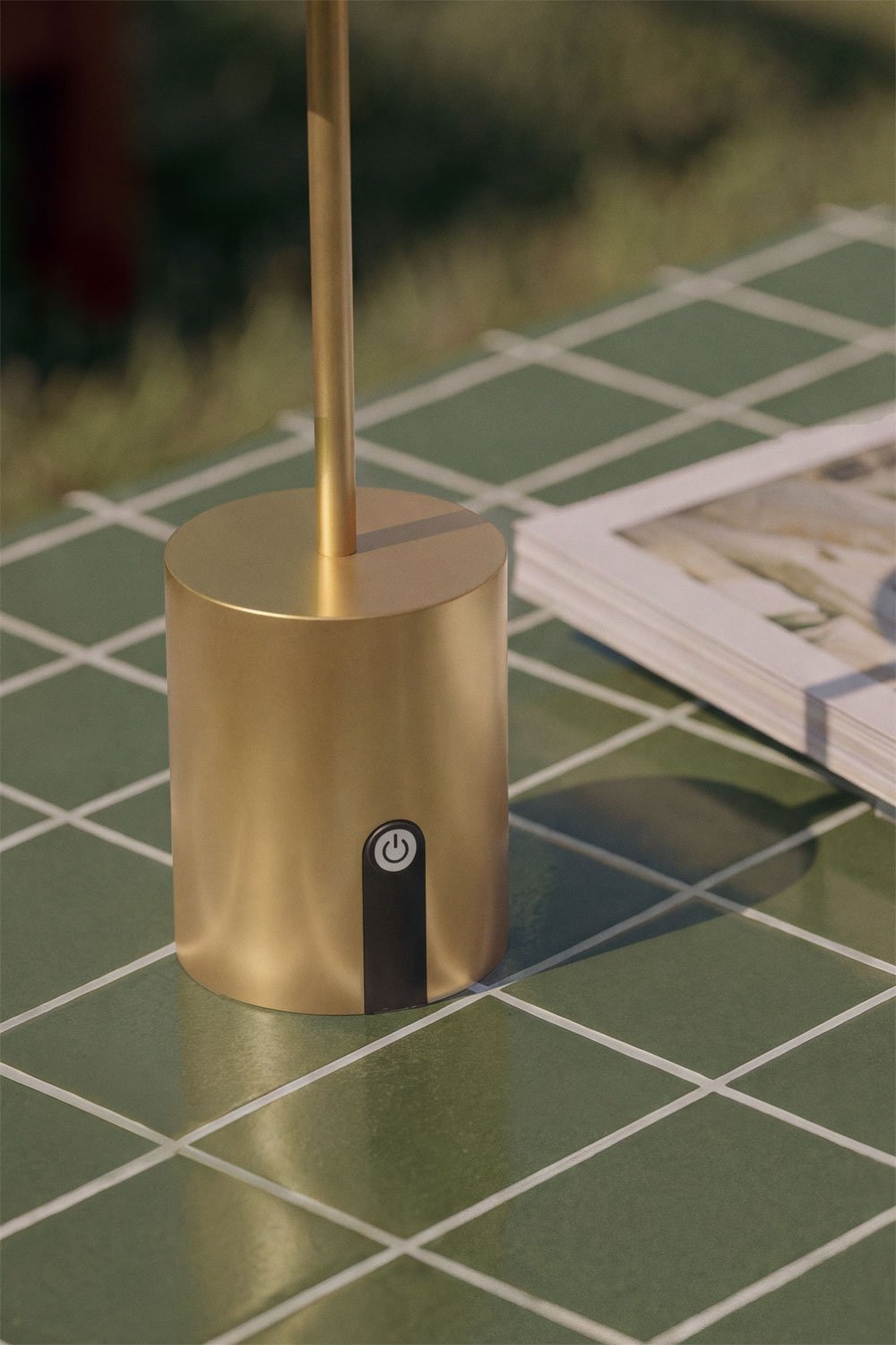 Lámpara de mesa LED inalámbrica para exterior Uliana, imagen de galer&iacute;a 3