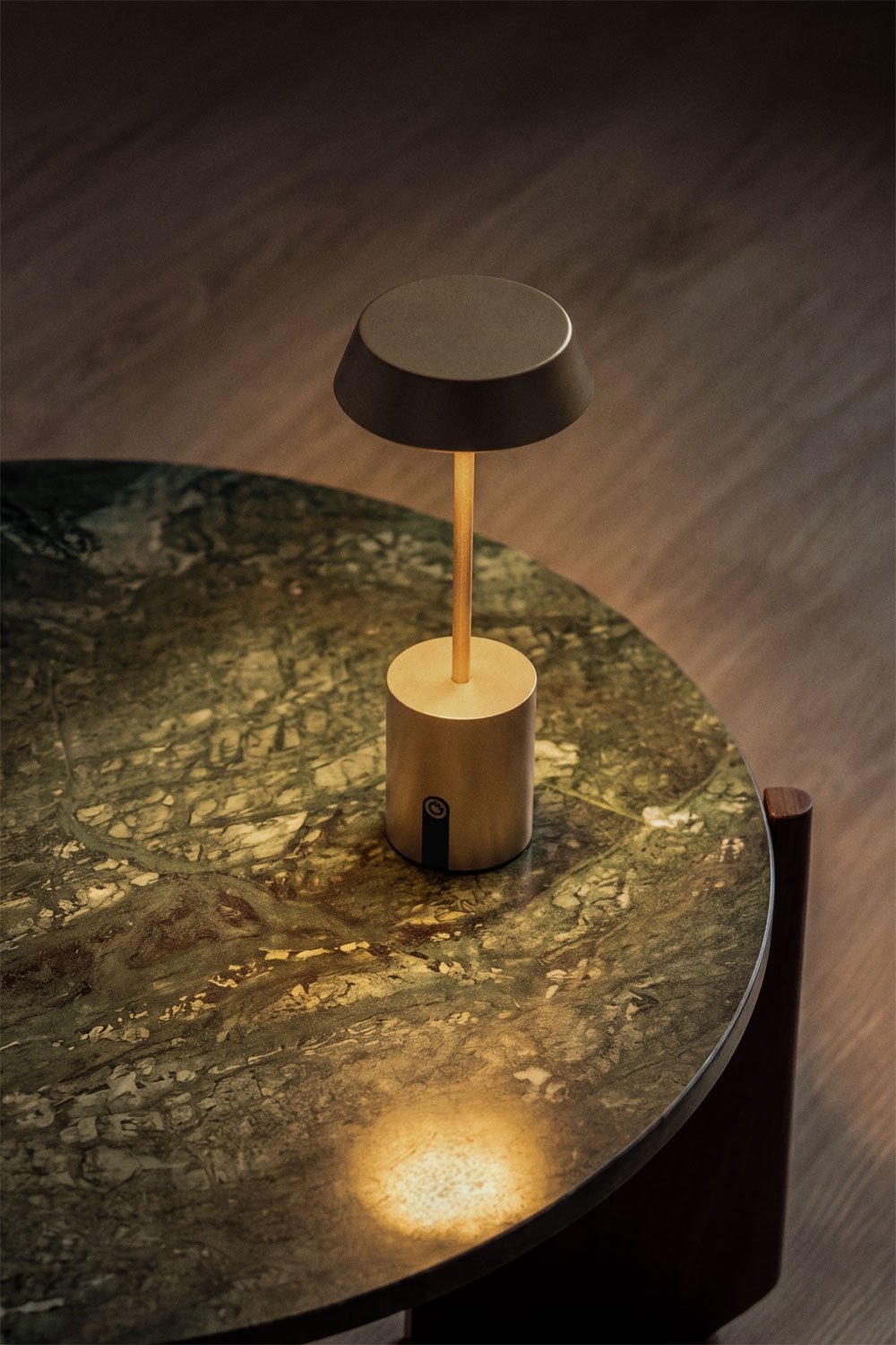 Lámpara de mesa LED inalámbrica Uliana, imagen de galer&iacute;a 2