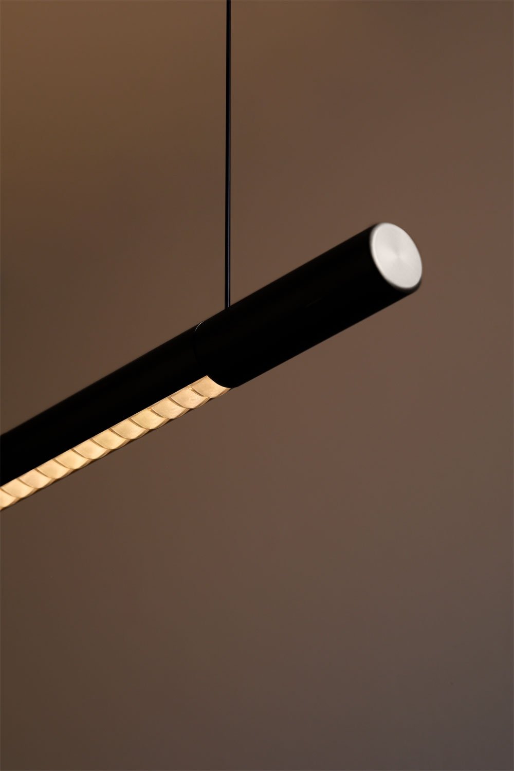 Lámpara de techo colgante lineal LED 120 cm con luz indirecta en aluminio Lirela, imagen de galer&iacute;a 6