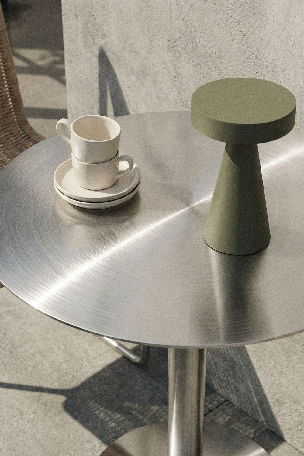 Mesa de jardín redonda en acero inoxidable Xiren, imagen de galer&iacute;a 2