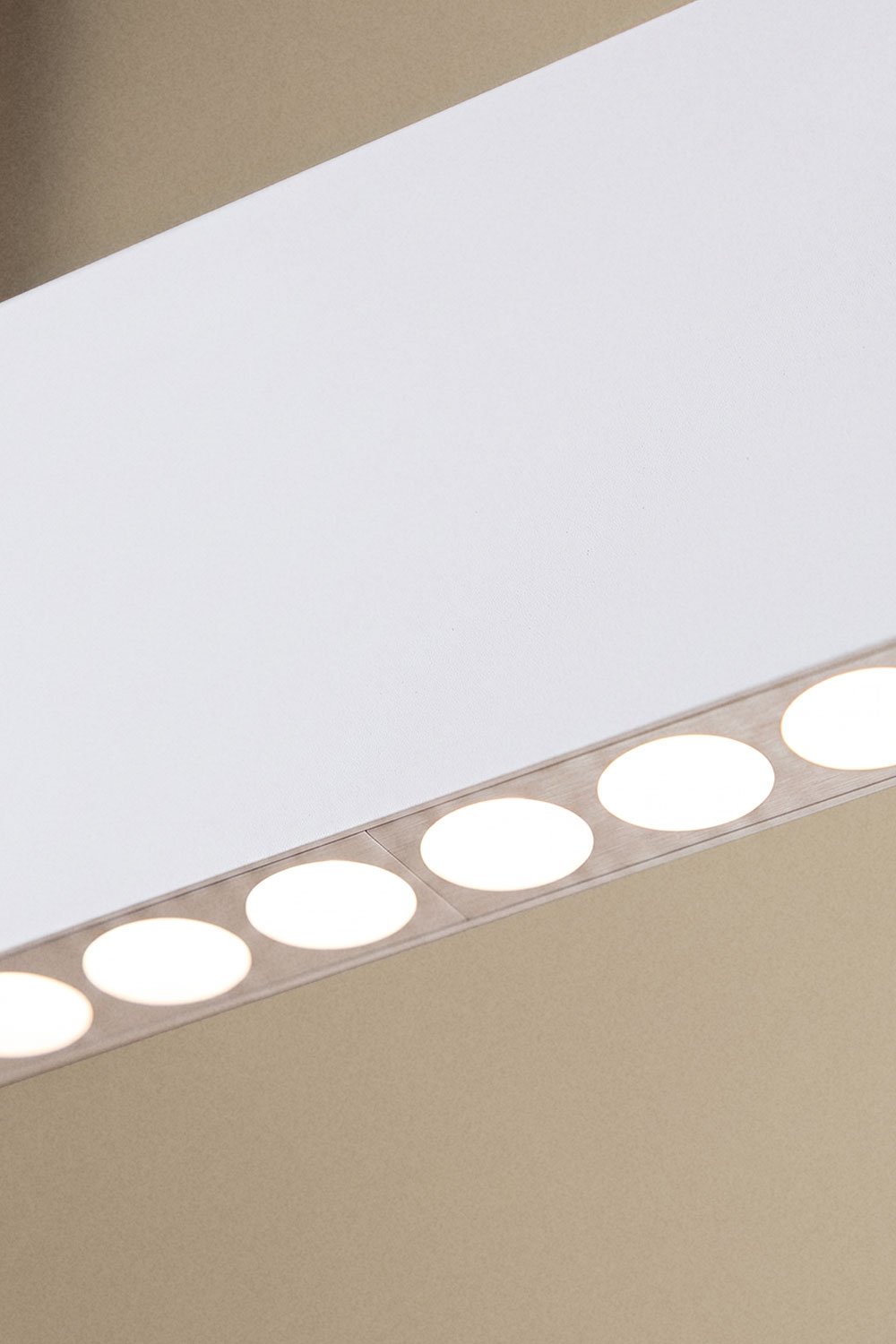 Lámpara de techo colgante lineal LED 120 cm con luz indirecta en aluminio Airali, imagen de galer&iacute;a 2