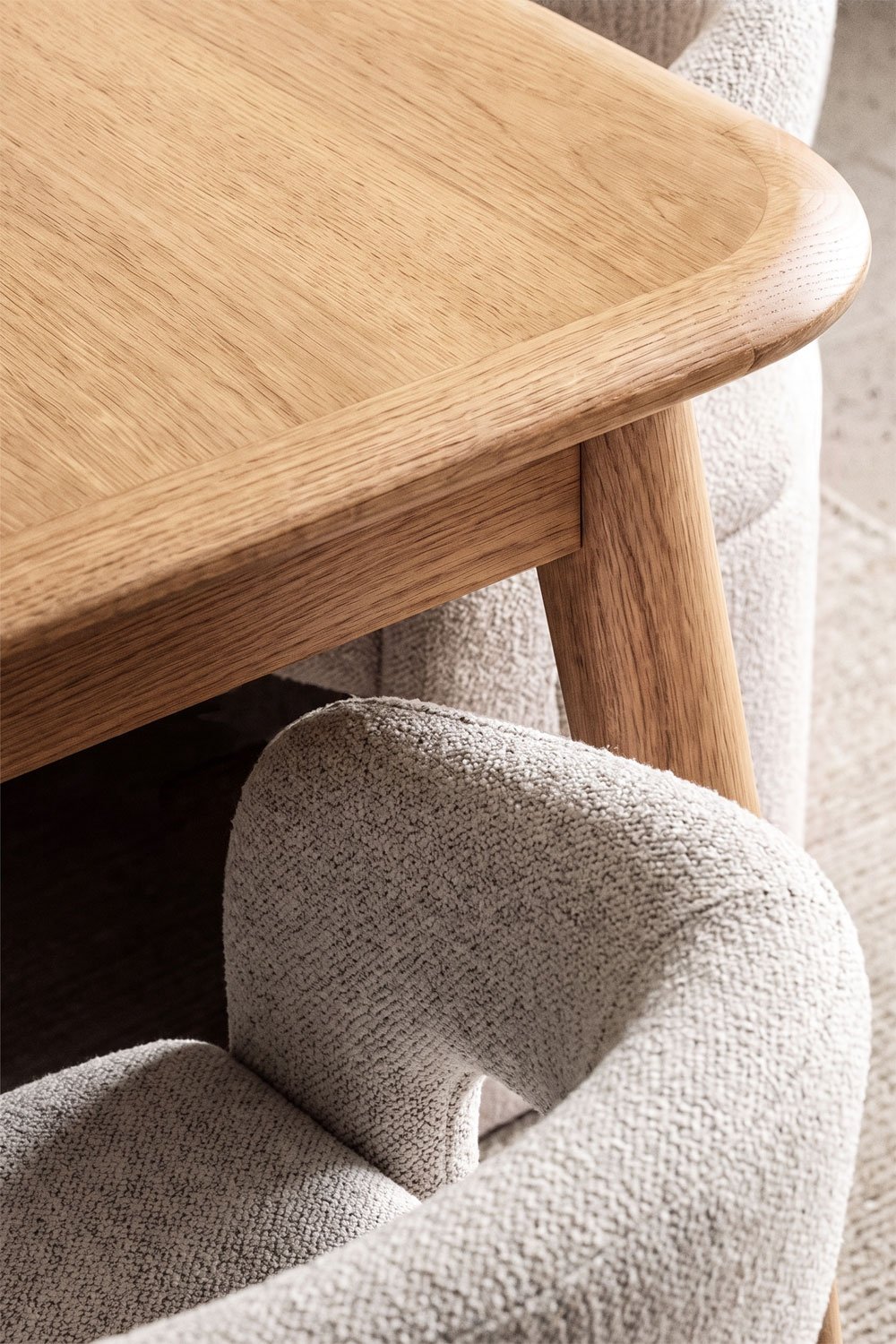 Set de mesa extensible (220-320x95 cm) en madera de roble Treveris y 8 sillas de comedor con reposabrazos en tela bouclé Jules, imagen de galer&iacute;a 2