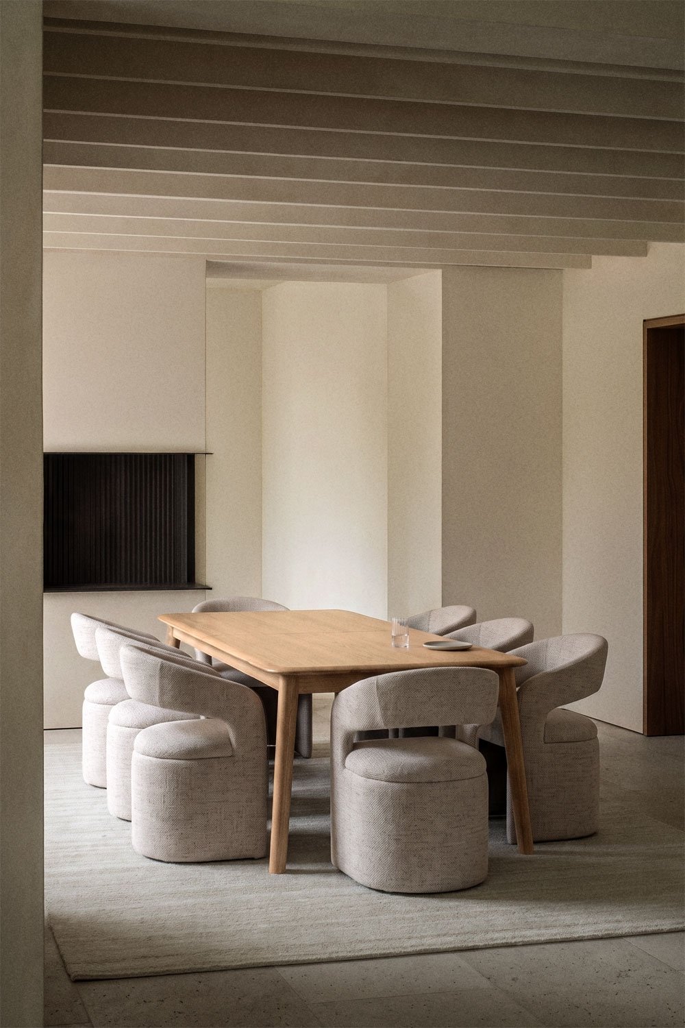 Set de mesa extensible (220-320x95 cm) en madera de roble Treveris y 8 sillas de comedor con reposabrazos en tela bouclé Jules, imagen de galer&iacute;a 1