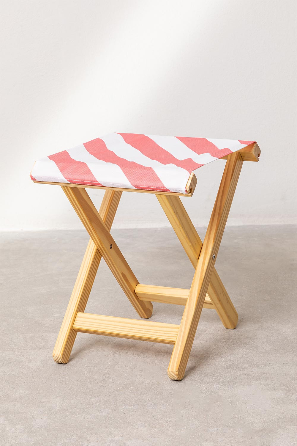 Taburete Bajo en Madera Lyon SKLUM