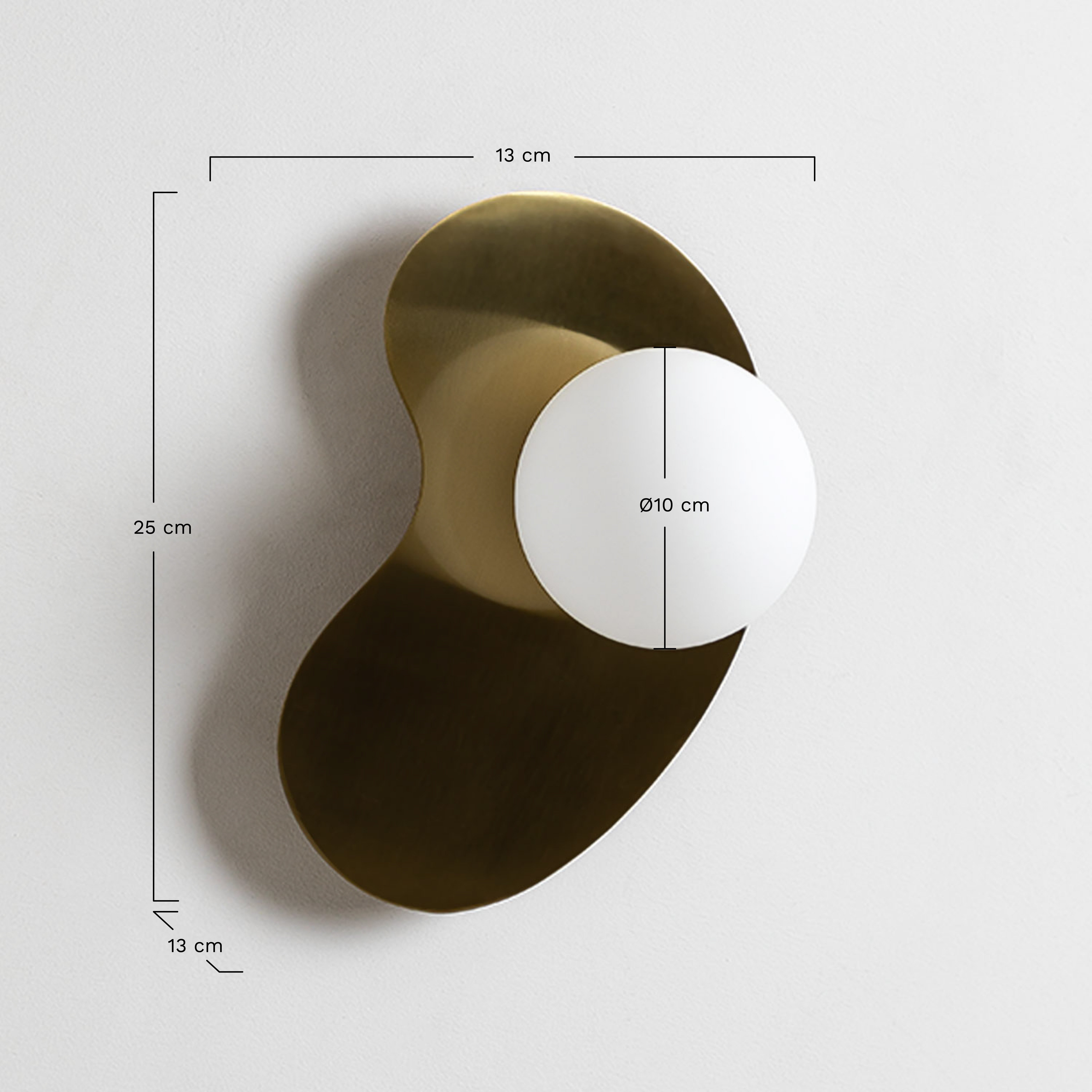 Applique en fer avec boule en verre Travis, mesures