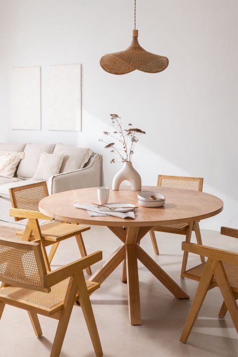 Set de table à manger ronde Ø140 cm en MDF Pleven et 4 chaises avec accoudoirs en frêne et rotin Lali