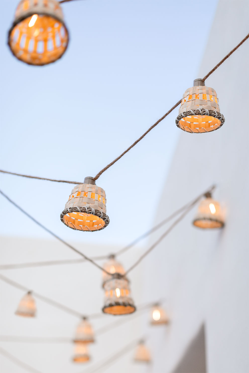 Guirlande de Jardin avec Lumières LED et Chargeur Solaire (7,40 m) Avott -  SKLUM