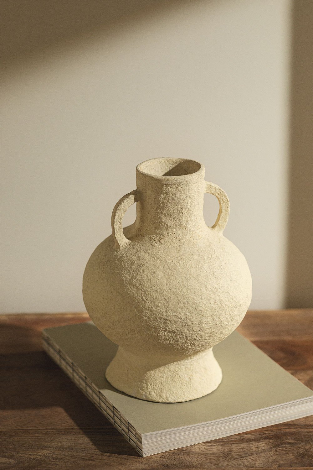 Vase décoratif fait main en papier mâché Cutler