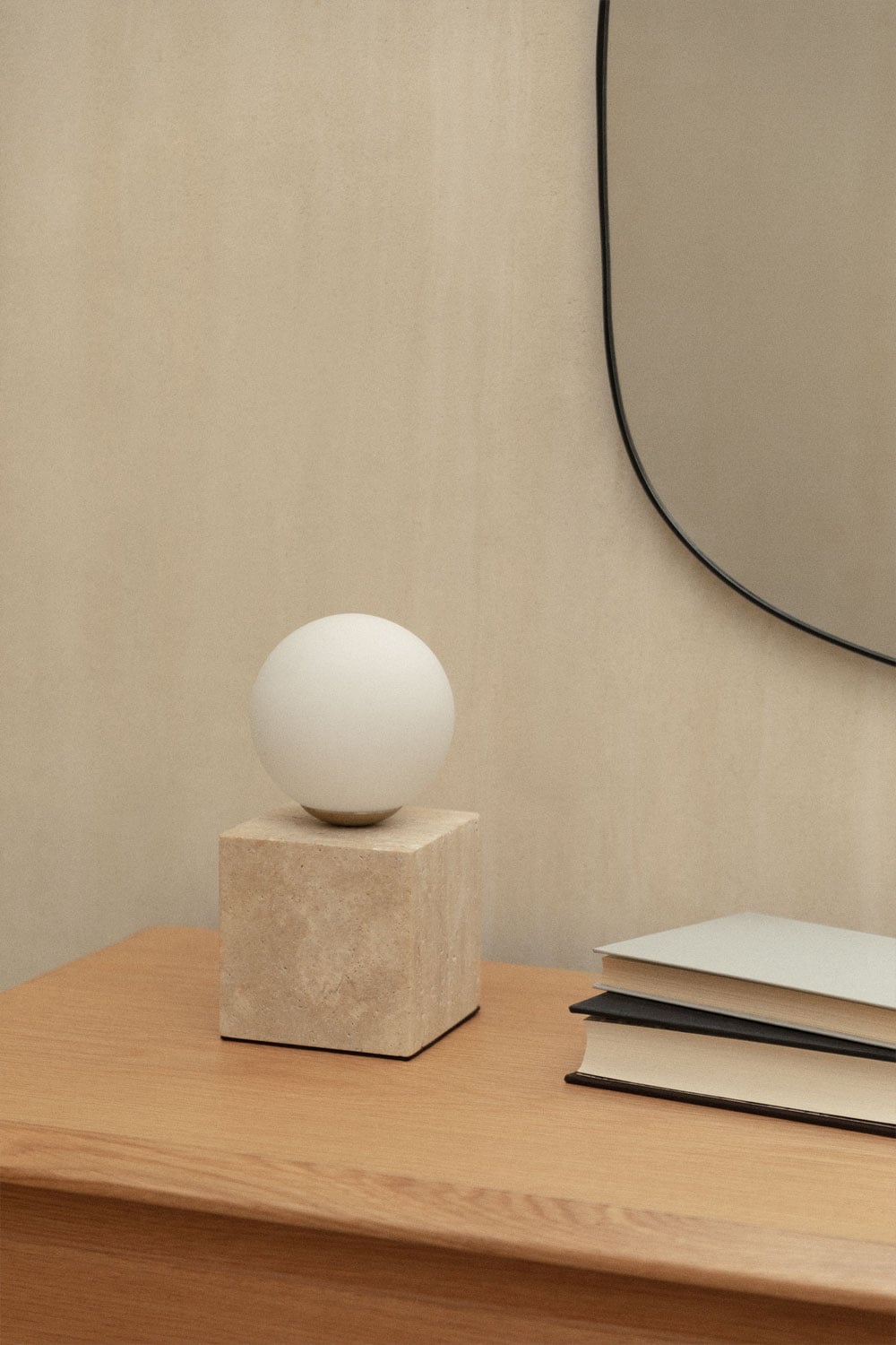 Lampe de table en travertin avec boule en cristal Davise