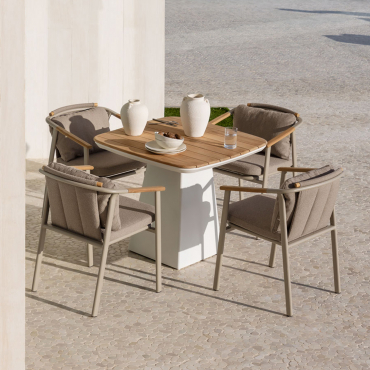 Ensemble Table Carrée 90x90 Cm En Aluminium Et Bois De Teck Inkeri Et 4 Chaises De Jardin En Aluminium Et Tissu Bouclé Yervin Tissu Bouclé - Sklum