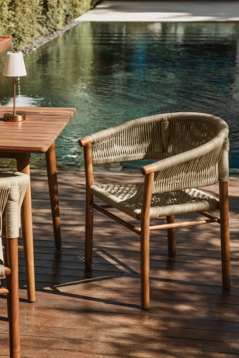 Chaise de jardin classique Tenay avec accoudoirs en bois d'acacia et corde tressée