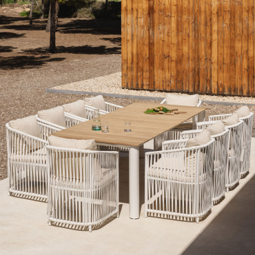 Ensemble Table Rectangulaire 260x100 Cm En Aluminium Et Bois De Teck Sirka Et 10 Chaises De Jardin Sophie En Aluminium Blanc Gardenia - Sklum