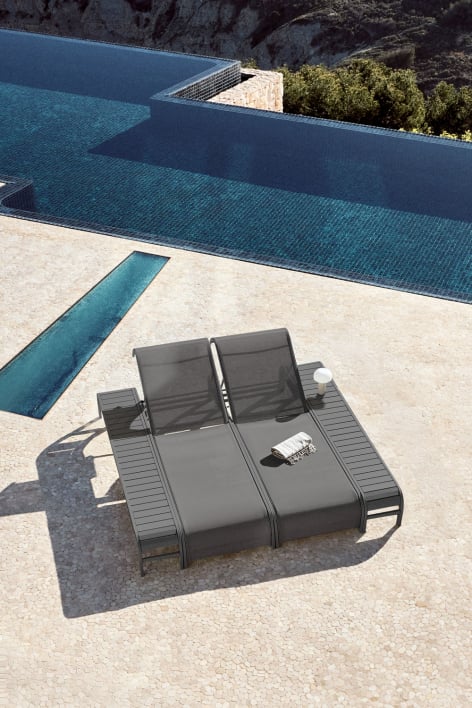 Set de 2 chaises longues inclinables et 2 tables d'appoint en acier Marietta