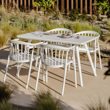 Ensemble Table Rectangulaire 135x80 Cm En Polypropylène Scand Et 4 Chaises De Jardin Ivor Avec Accoudoirs Blanc - Sklum