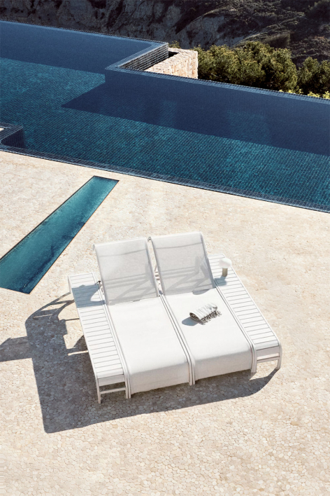 Set de 2 chaises longues inclinables et 2 tables d'appoint en acier Marietta - Blanc Gardenia