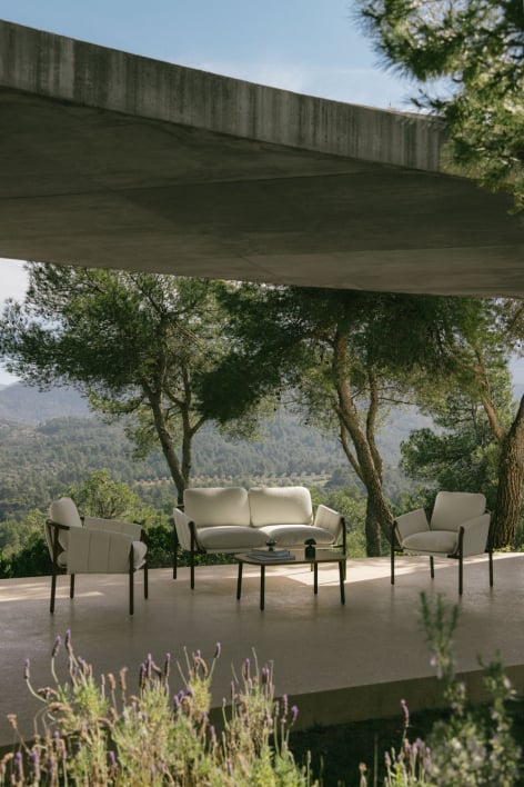 Ensemble de jardin avec canapé 2 places, 2 fauteuils rembourrés et table basse en acier Zunika