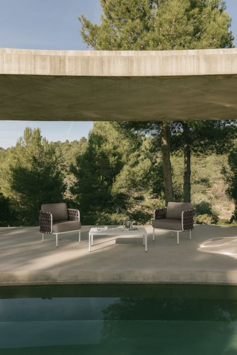 Ensemble de jardin avec 2 fauteuils en corde tressée Tevary et table basse en aluminium Boleni