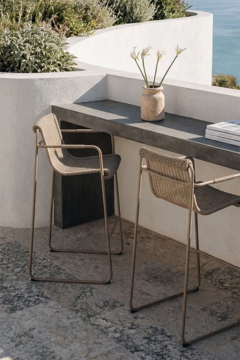 Tabouret de jardin haut empilable avec accoudoirs en rotin synthétique et acier Revia