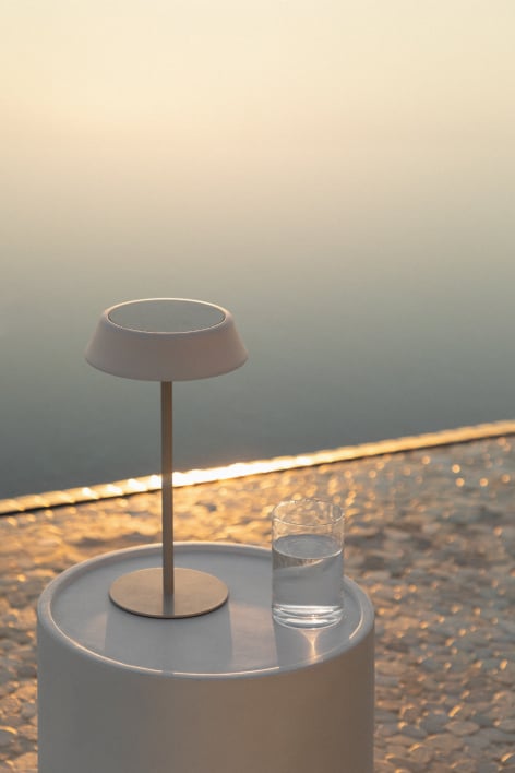 Lampe de table solaire LED sans fil pour extérieur en polyéthylène et fer Ulenia