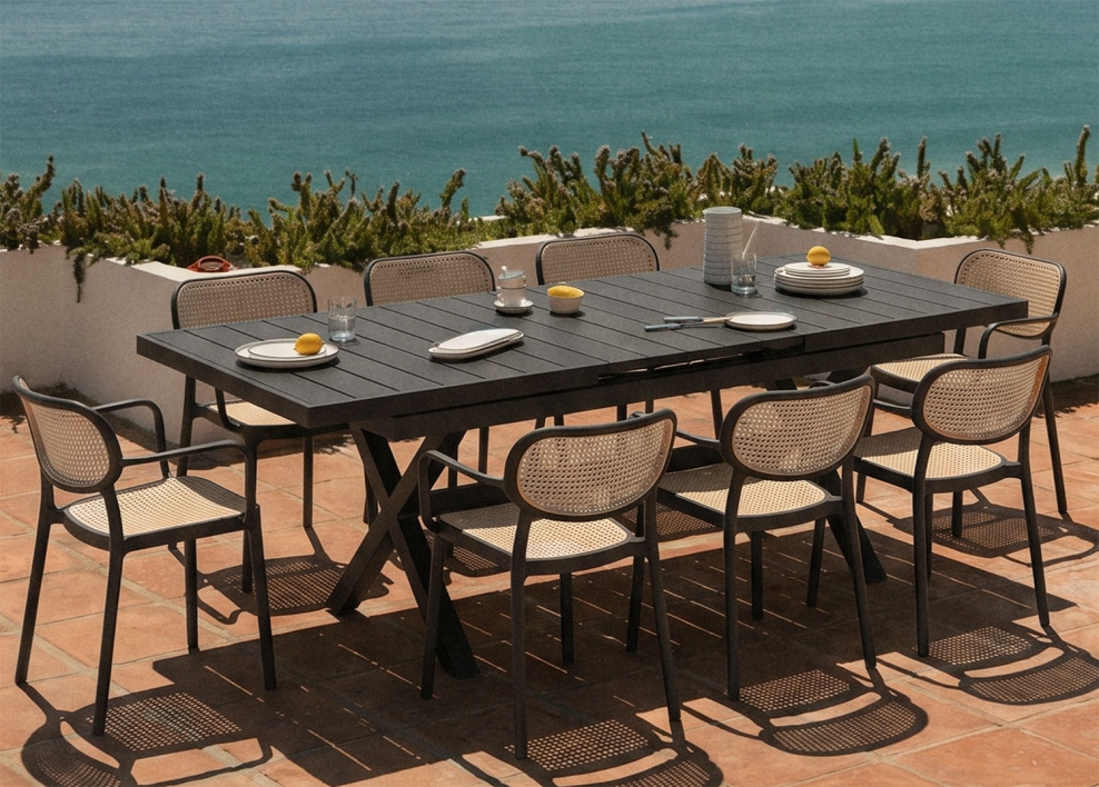 Set de table rectangulaire extensible 180-240x90 cm en aluminium Karena et 8 chaises de jardin empilables avec accoudoirs Omara