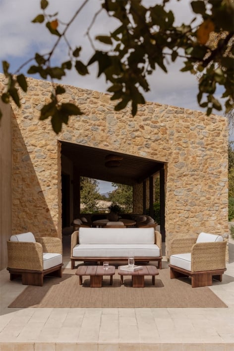 Ensemble de jardin avec canapé 3 places, 2 fauteuils et 2 tables basses 70x70 cm en rotin et bois d'acacia Famara - Brun Acacia foncé