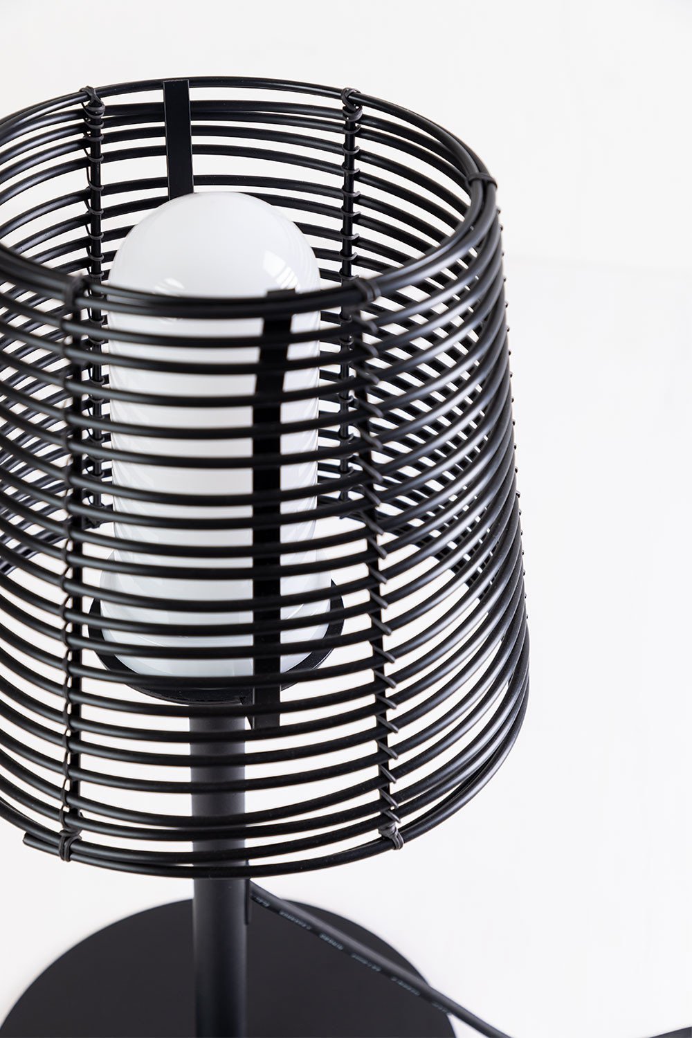 Lampe de table d'extérieur en polyéthylène Bissel, image de la galerie 4