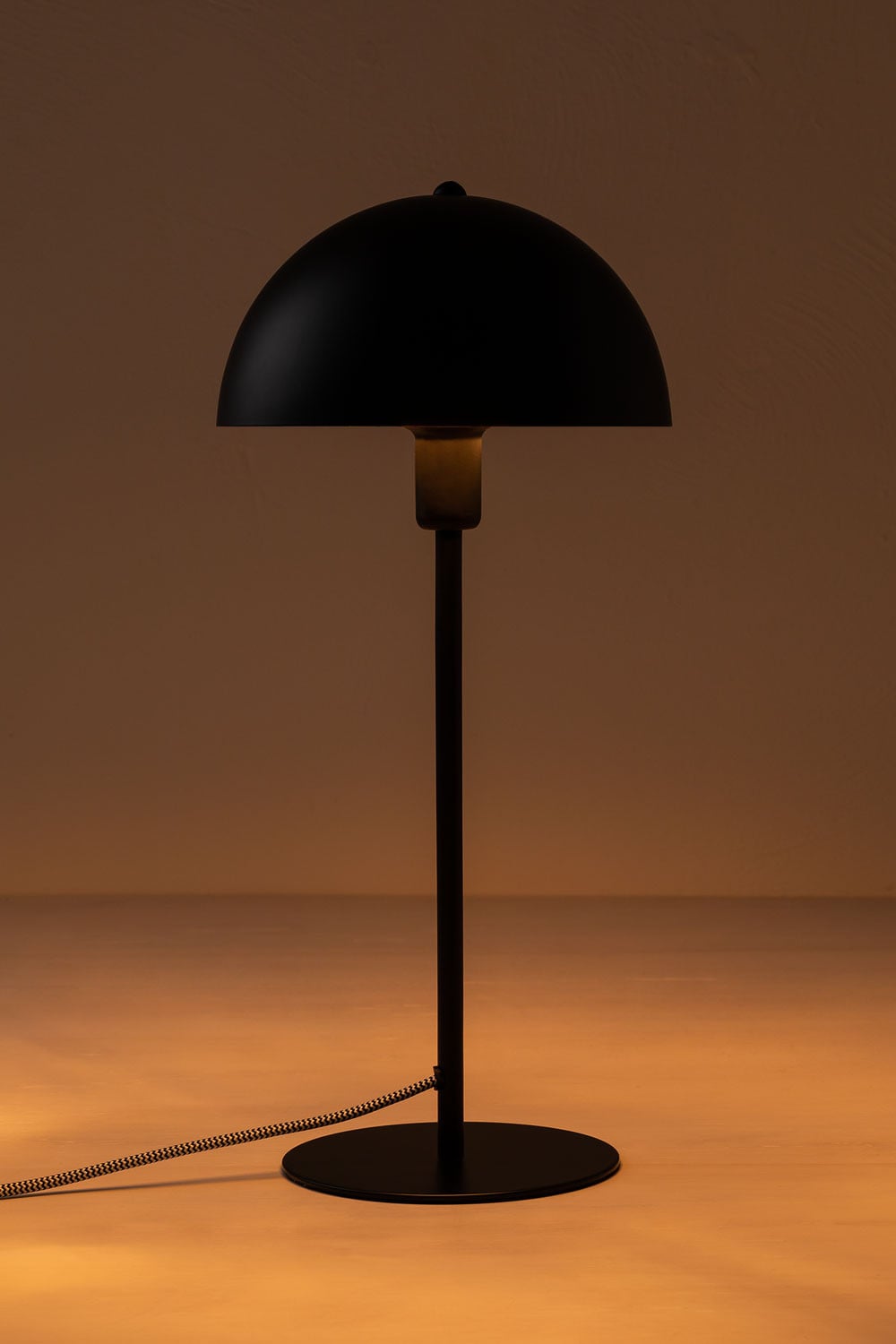 Lampe de table en fer Alnair, image de la galerie 3