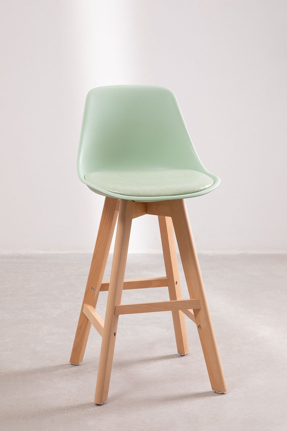 Lot de 2 tabourets hauts 65 cm en bois de hêtre, polypropylène et similicuir celadón Nordic Edition, image de la galerie 1