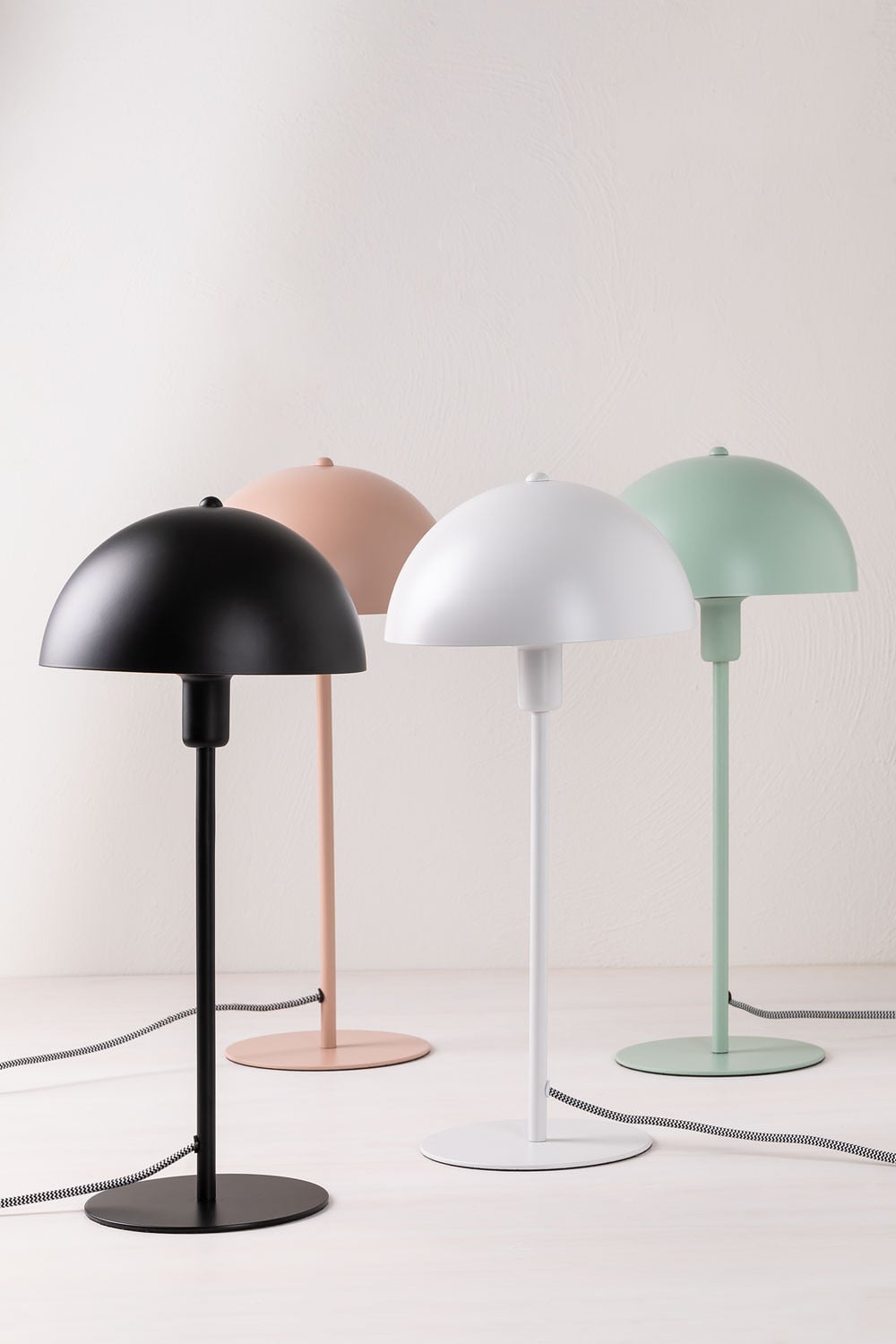 Lampe de table en fer Alnair, image de la galerie 7